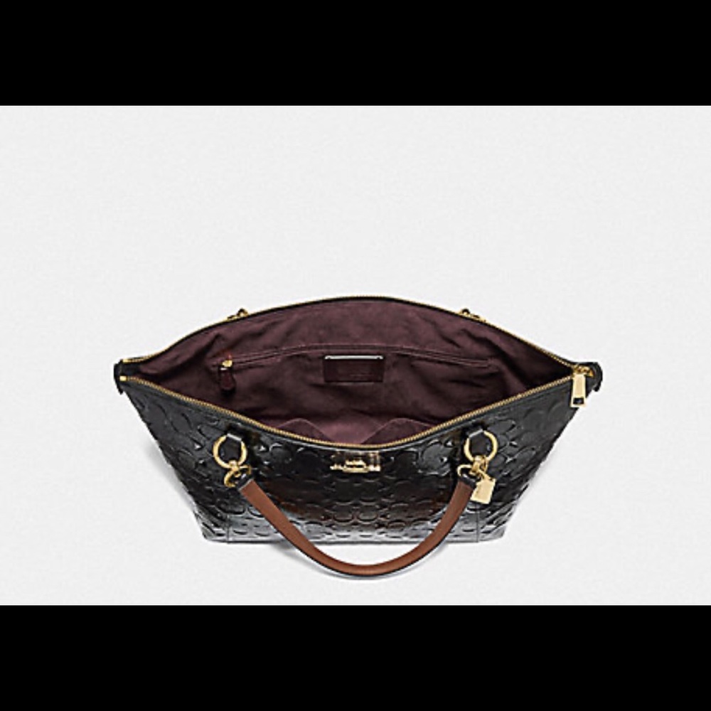 NWT. Coach
SIGNATURE LEATHER ZIP TOP TOTE - Picture 2 of 6